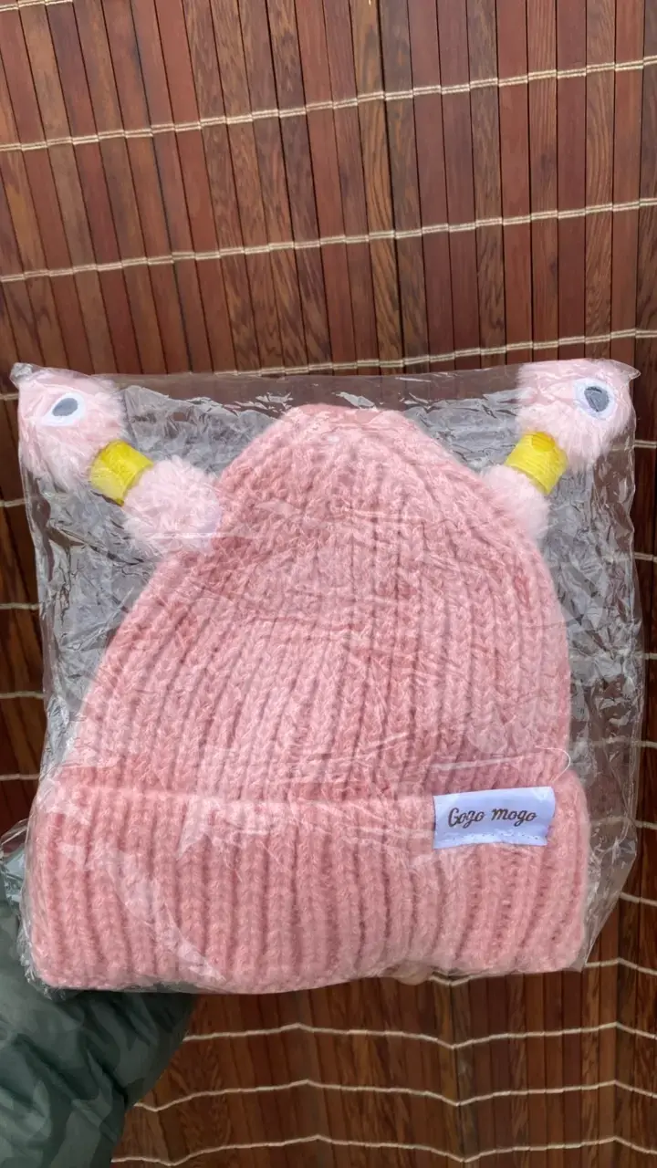 Gorro rosa con orejas de flamingo - 3
