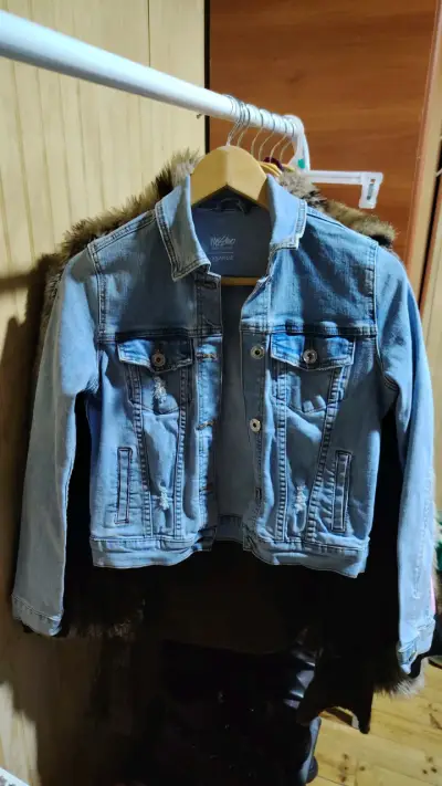 Chaqueta de mezclilla azul para mujer - miniatura 1