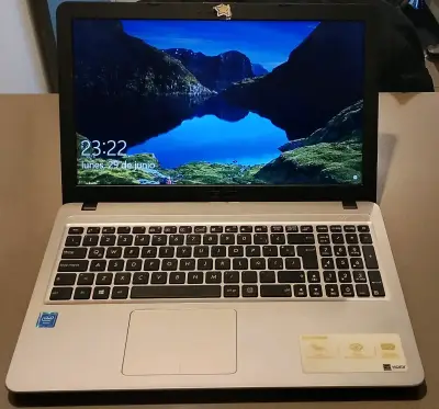 Notebook ASUS VivoBook 15.6 pulgadas - miniatura 1