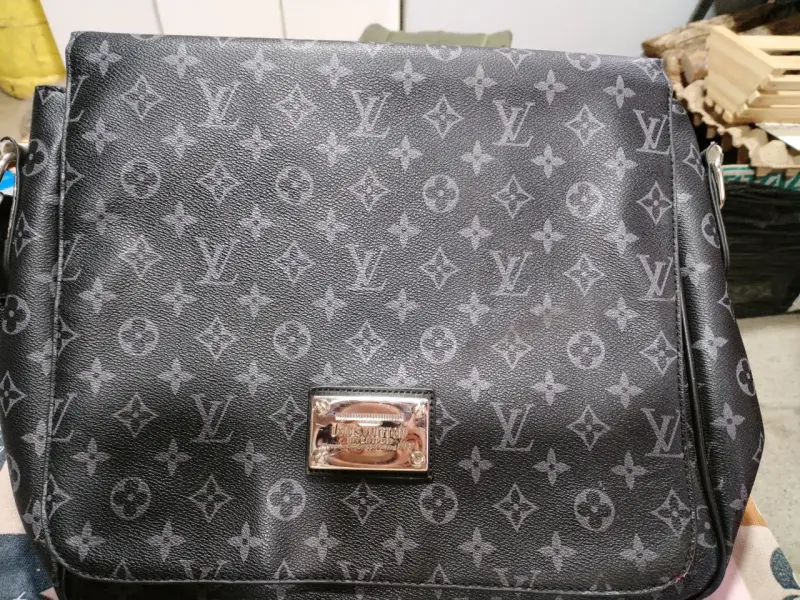 Bolso Louis Vuitton monograma negro - 1