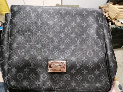 Bolso Louis Vuitton monograma negro - miniatura 1