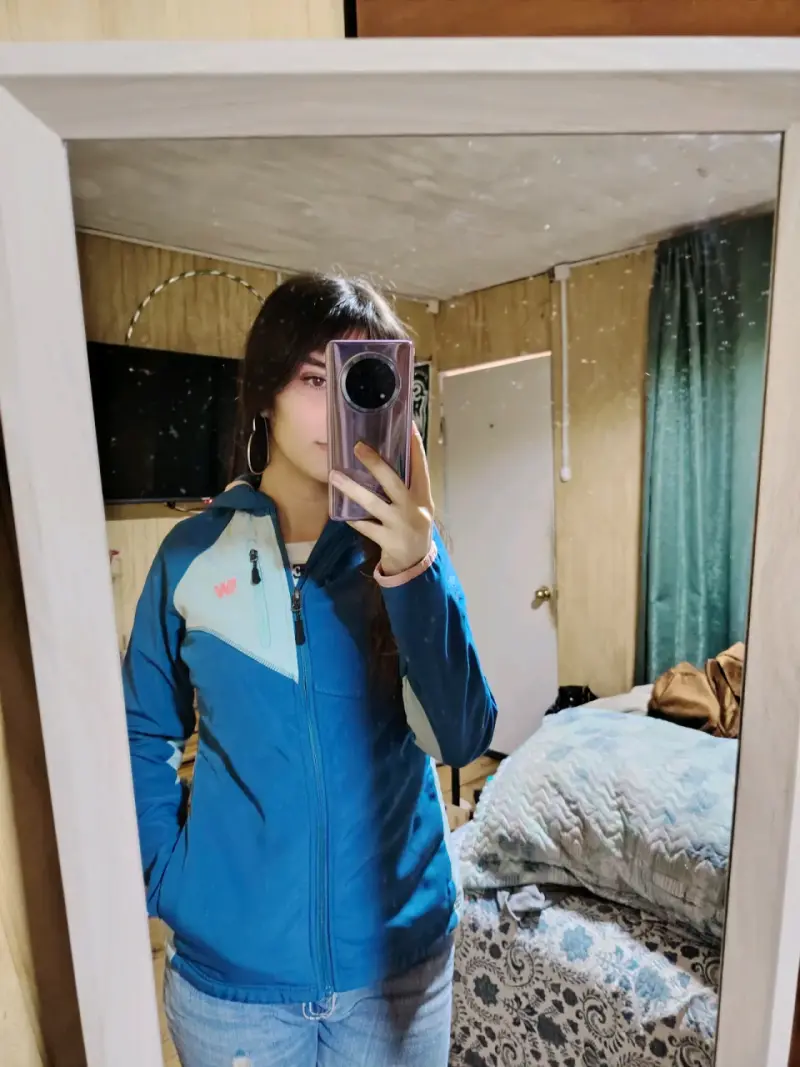 Chaqueta deportiva azul con capucha - 2
