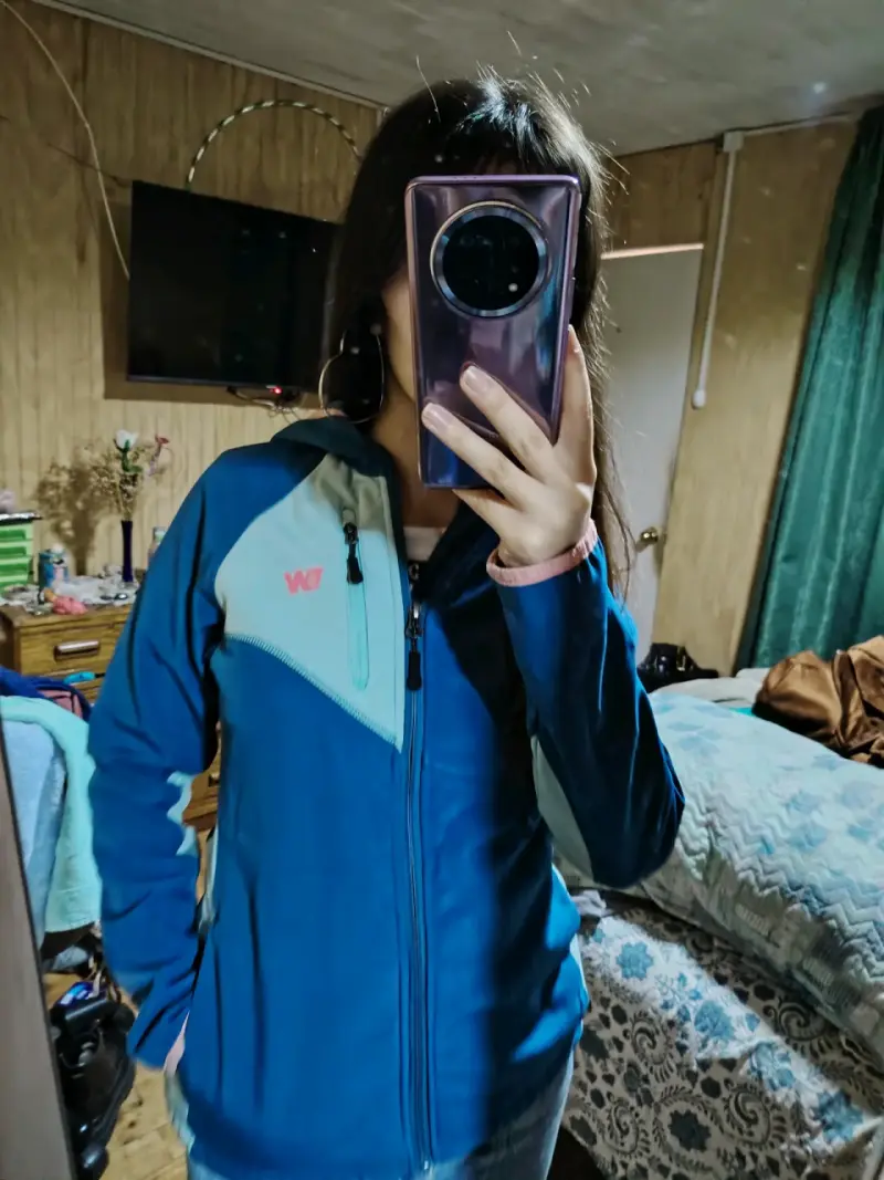 Chaqueta deportiva azul con capucha - 3
