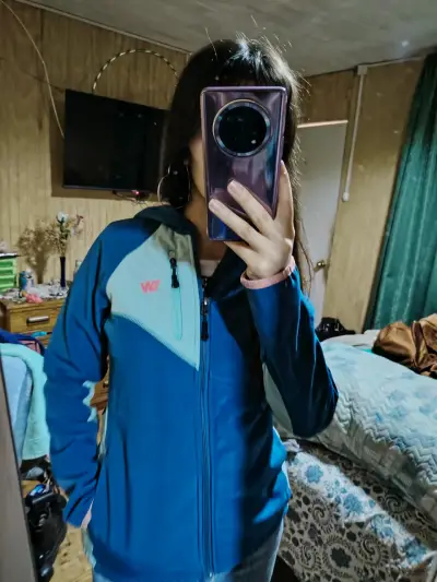 Chaqueta deportiva azul con capucha - miniatura 3