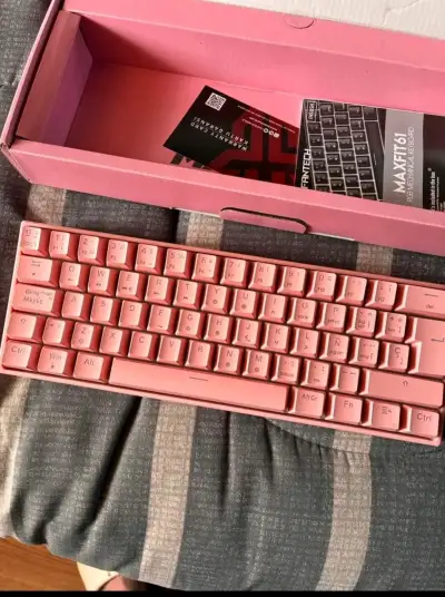 Teclado mecánico Fantech Maxfit61 rosa - miniatura 1