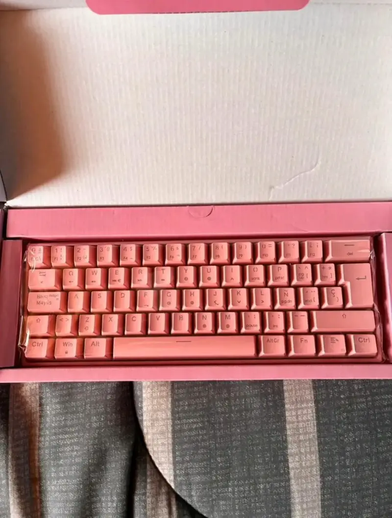Teclado mecánico Fantech Maxfit61 rosa - 3