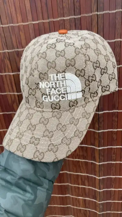 Gorra The North Face Gucci beige bordada - miniatura 1
