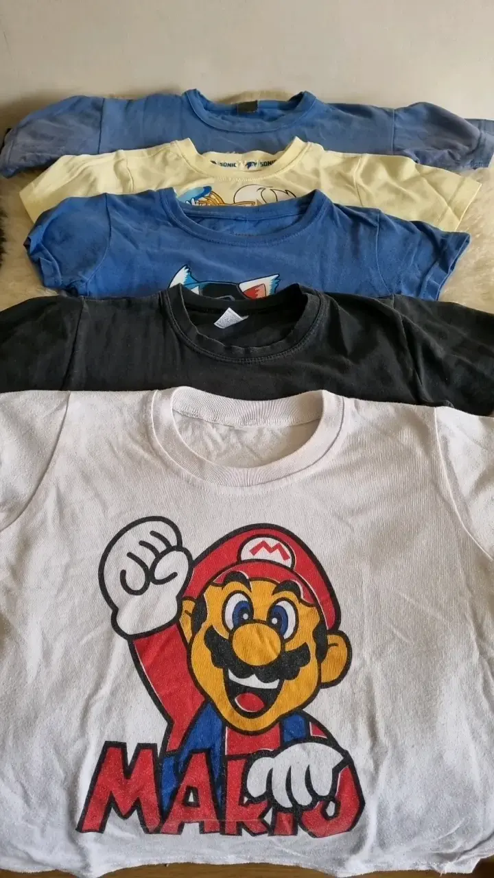 Lote de poleras estampadas de personajes - 1
