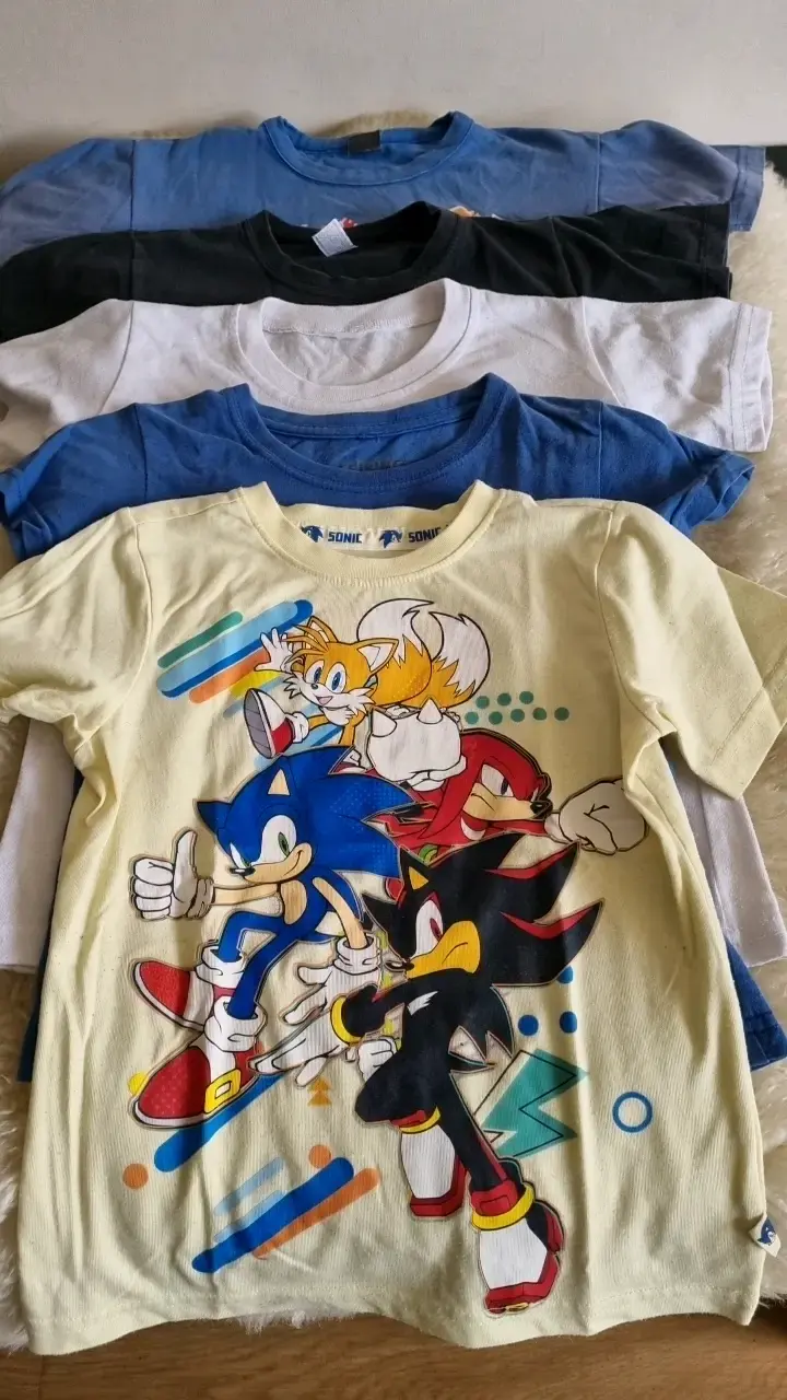Lote de poleras estampadas de personajes - 3