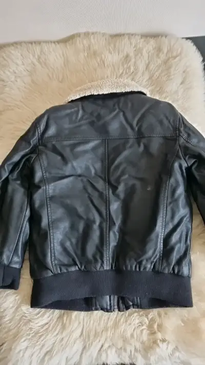 Chaqueta de cuero sintético con forro de lana - miniatura 3