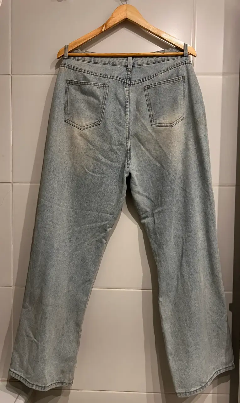Jeans desgastados de mezclilla azul claro - 2