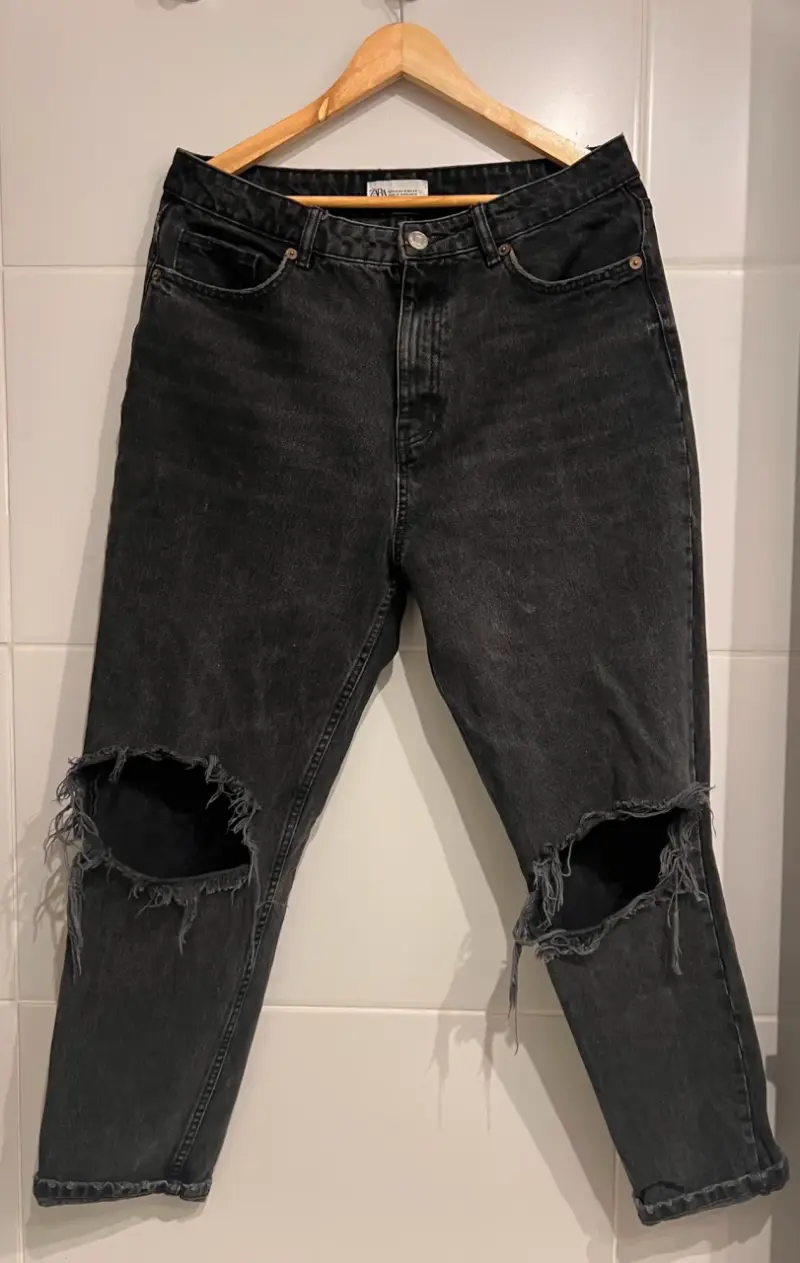 Jeans negros desgastados para mujer - 1