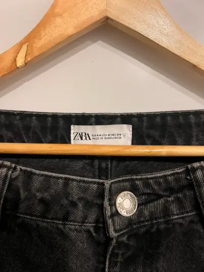 Jeans negros desgastados para mujer - miniatura 2
