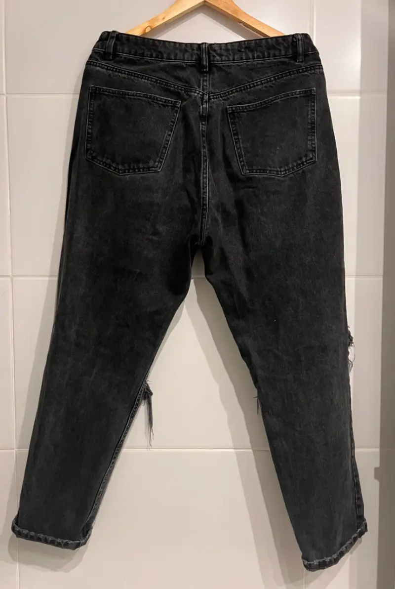 Jeans negros desgastados para mujer - 3
