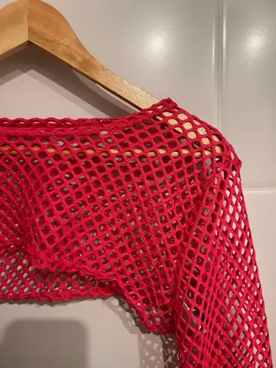 Top de malla rosado estilo crop - miniatura 2