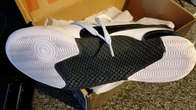 Zapatillas deportivas Daedo blancas y negras - miniatura 2