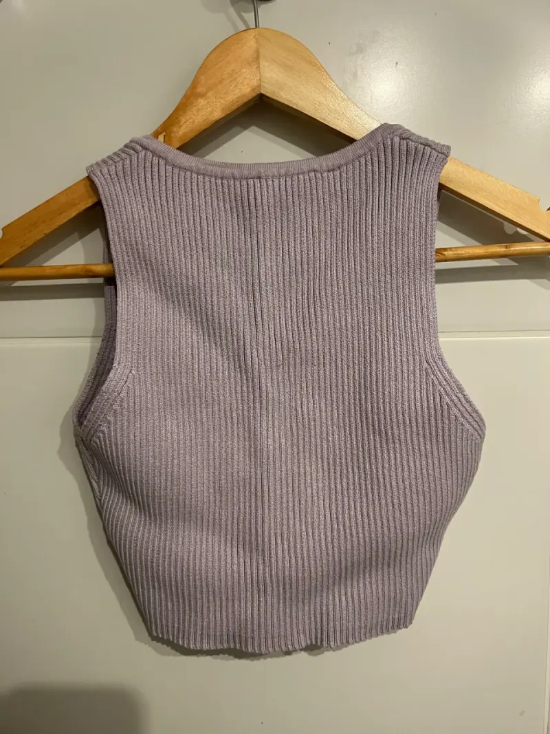 Top sin mangas Zara lila con botones - 2