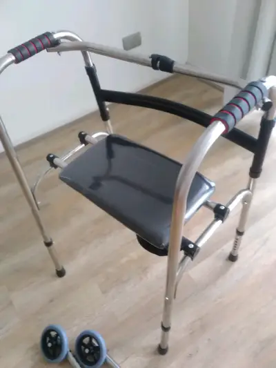 Andador plegable con asiento para adultos - miniatura 1