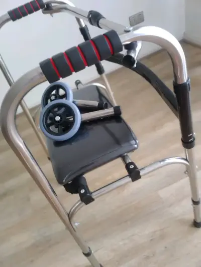 Andador plegable con asiento para adultos - miniatura 5