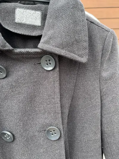 Abrigo gris de lana con doble botonadura - miniatura 2