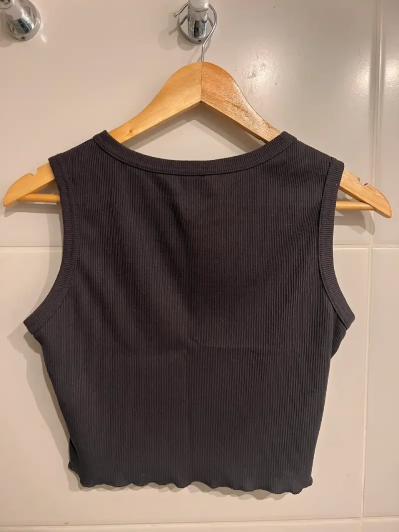 Polera sin mangas gris - 2