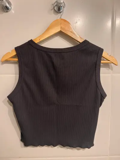 Polera sin mangas gris - miniatura 2