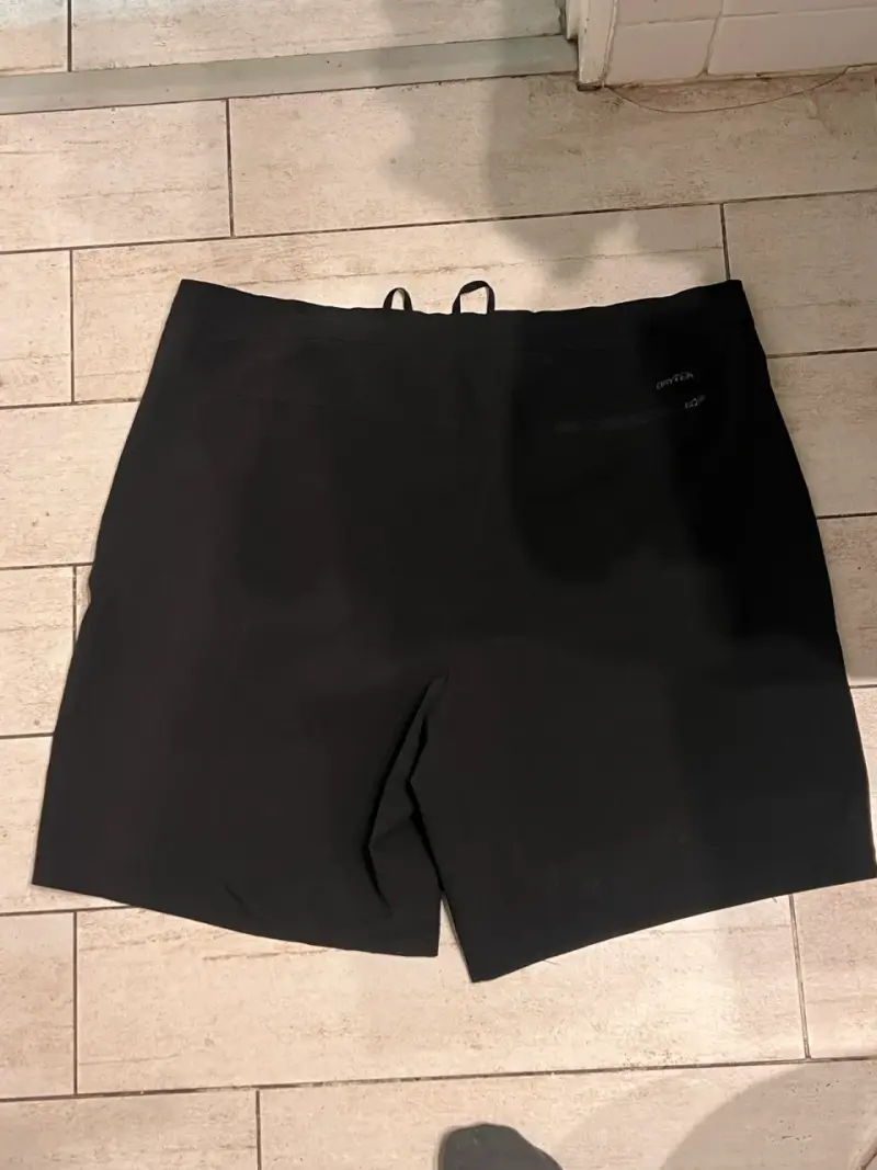 Shorts deportivos negros para hombre - 1