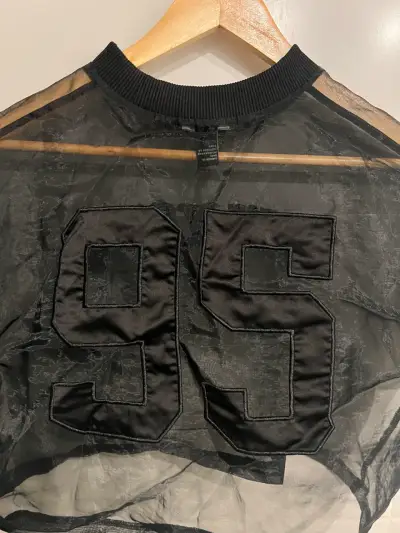 Top transparente negro estilo crop - miniatura 3