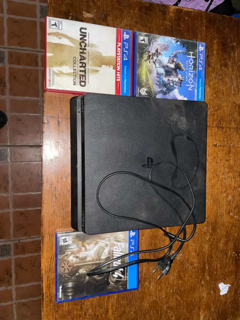 Consola PlayStation 4 con juegos incluidos