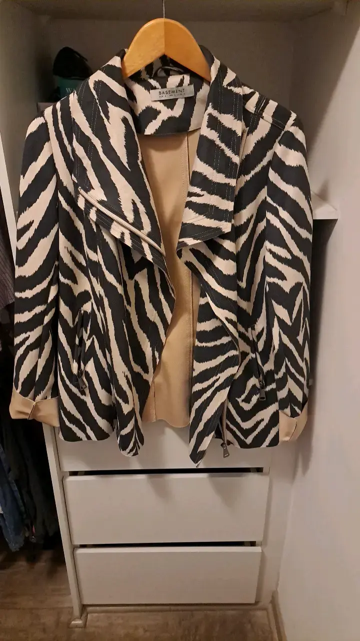 Chaqueta animal print Basement