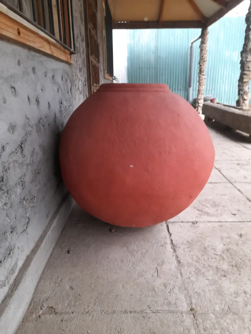 Tinaja de hormigon grande para decoración