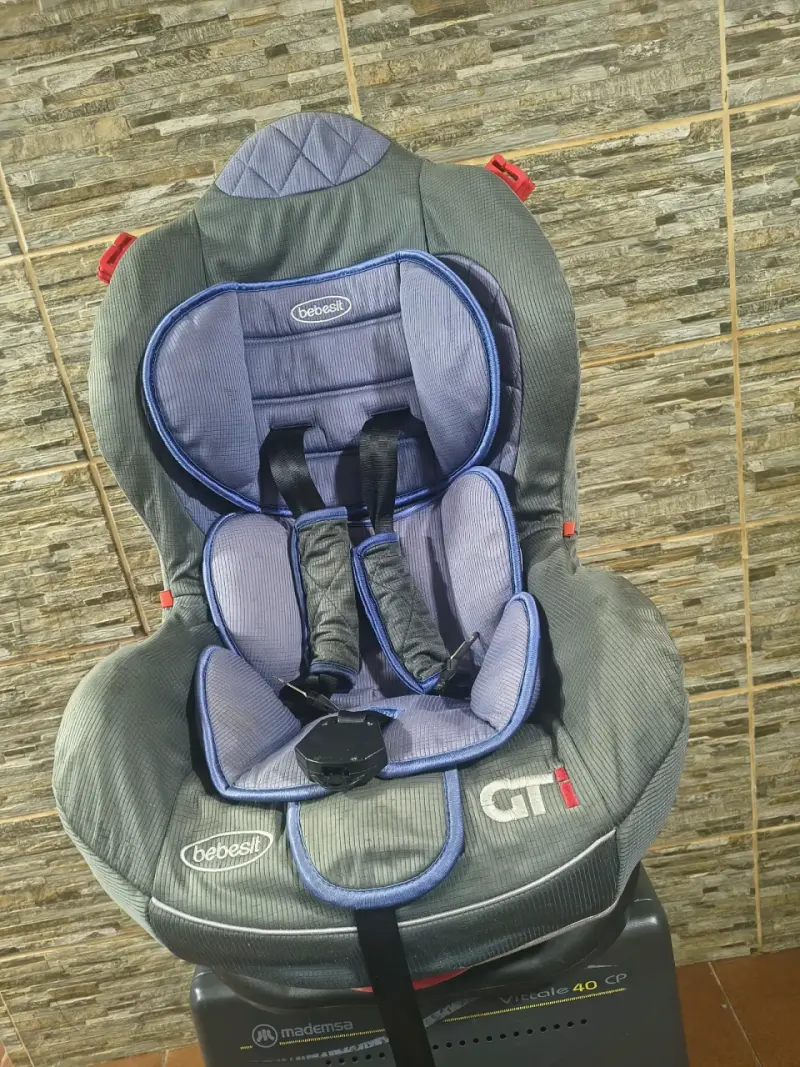 Silla de auto Bebesit GTI gris