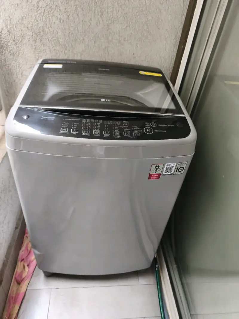 Lavadora LG TurboDrum 13 kg plateada - 1