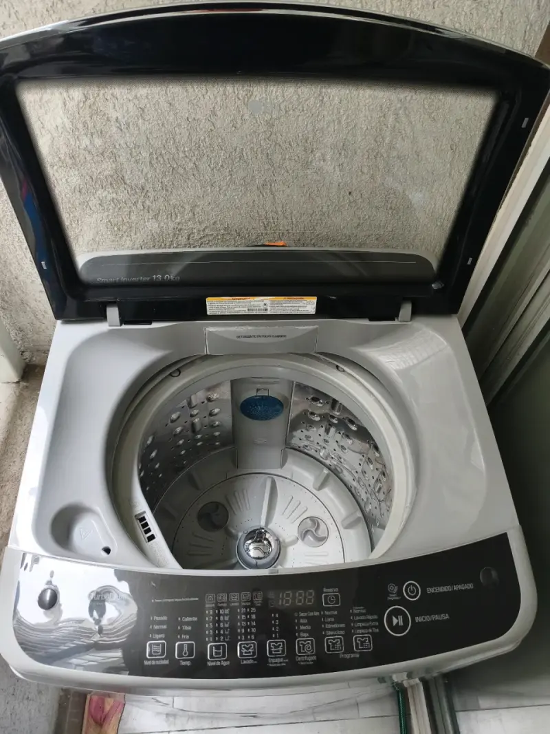 Lavadora LG TurboDrum 13 kg plateada - 3