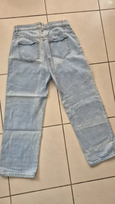 Mom Jeans de mezclilla con diseño artístico - miniatura 5