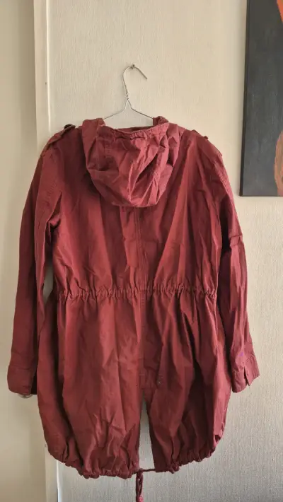 Parka roja Forever 21 con capucha - miniatura 2