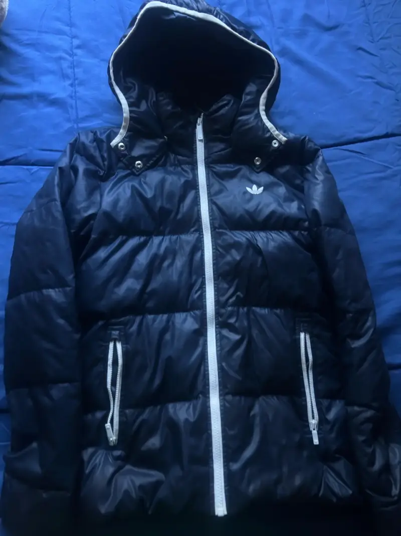 Chaqueta acolchada Adidas negra con capucha - 1