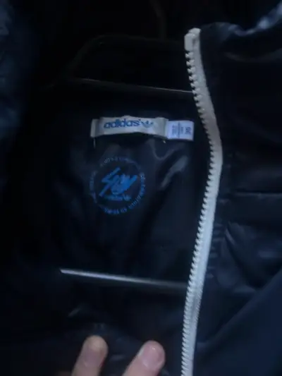 Chaqueta acolchada Adidas negra con capucha - miniatura 3