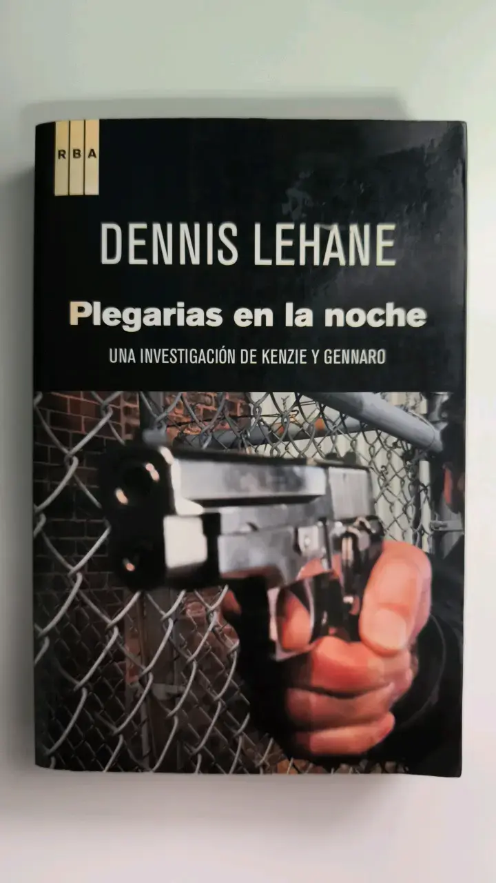 Libro 'Plegarias en la noche' de Dennis Lehane - 1
