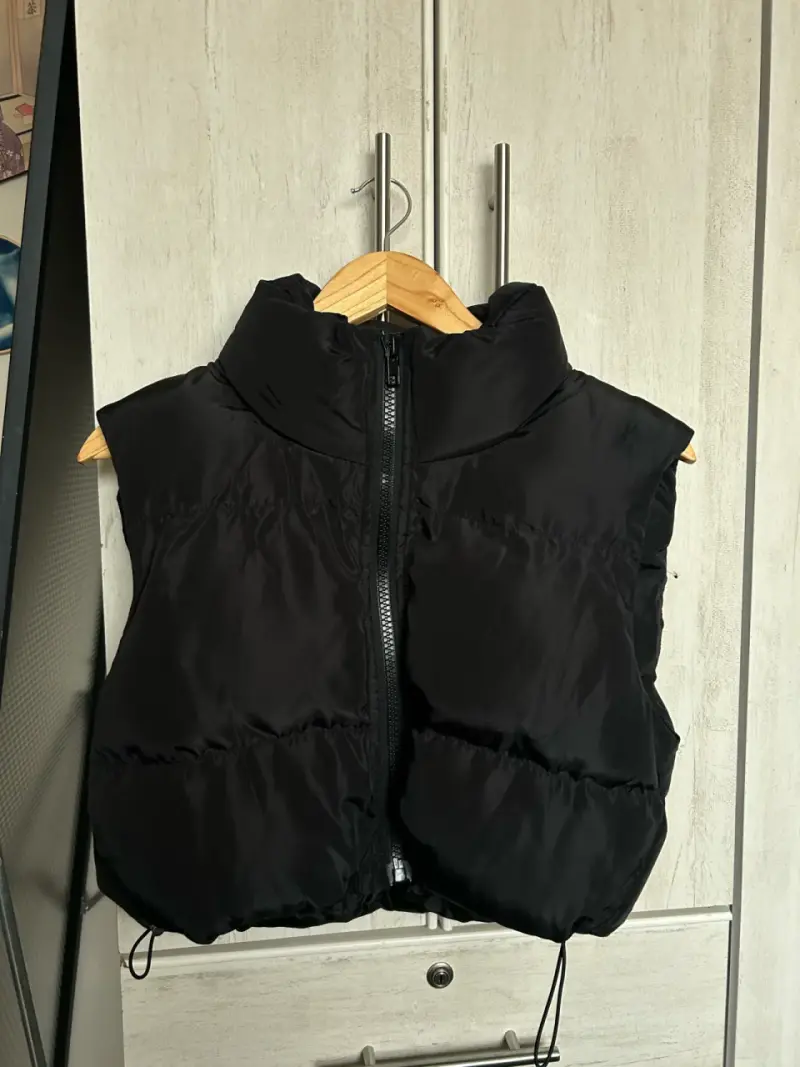 Parka acolchada negra sin mangas - 1