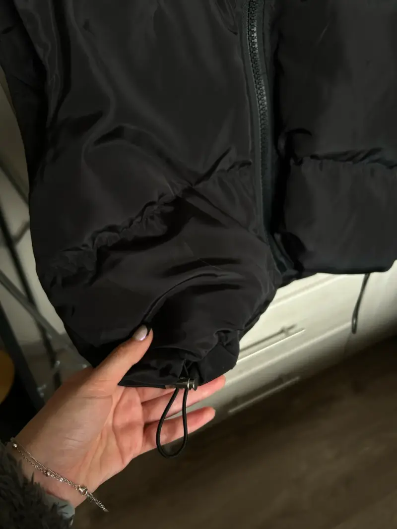 Parka acolchada negra sin mangas - 3