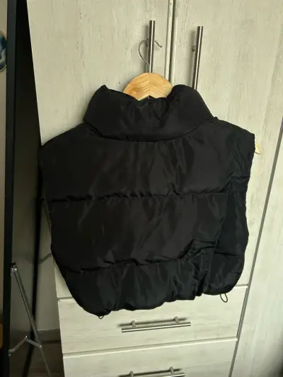 Parka acolchada negra sin mangas - miniatura 4