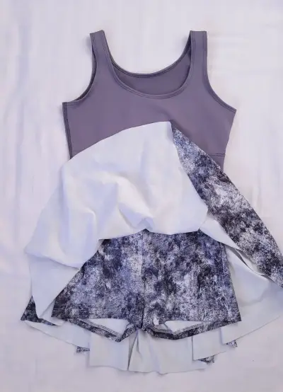 Conjunto deportivo top y falda short - miniatura 5