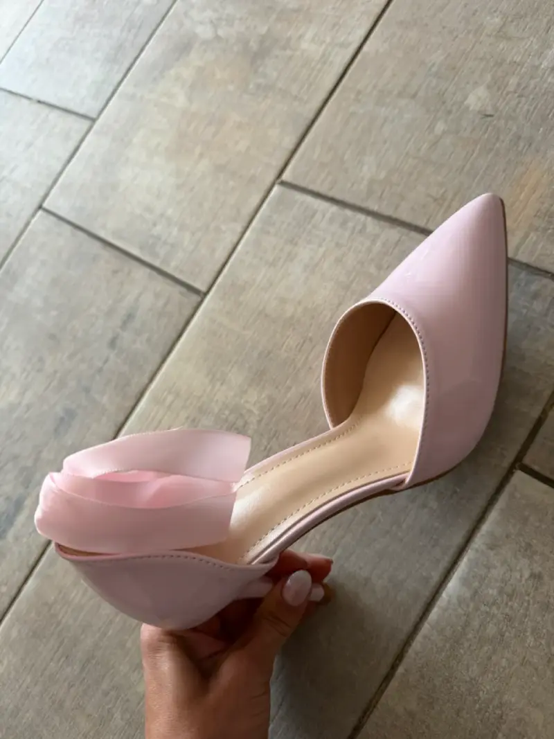 Zapatos de tacón rosa con lazo elegante - 1