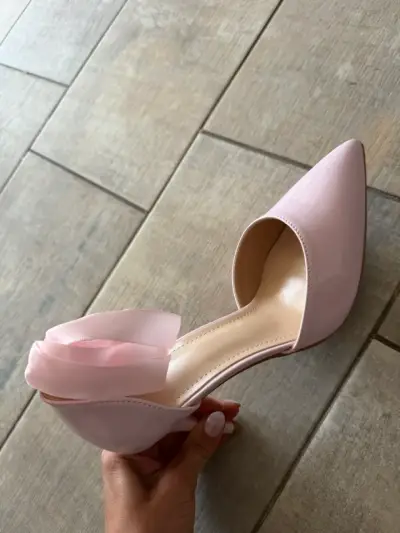 Zapatos de tacón rosa con lazo elegante - miniatura 1