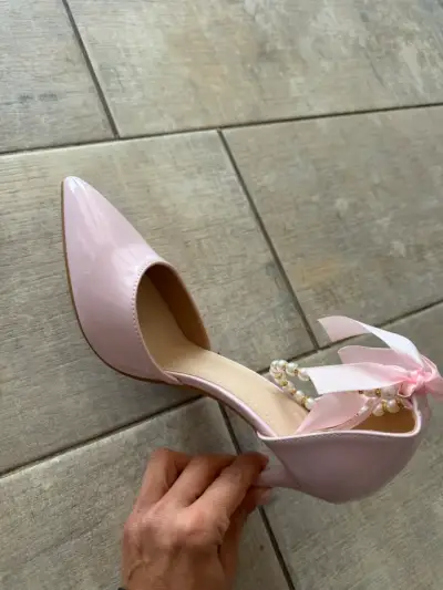 Zapatos de tacón rosa con lazo elegante - miniatura 3