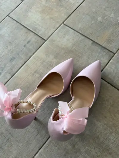 Zapatos de tacón rosa con lazo elegante - miniatura 4