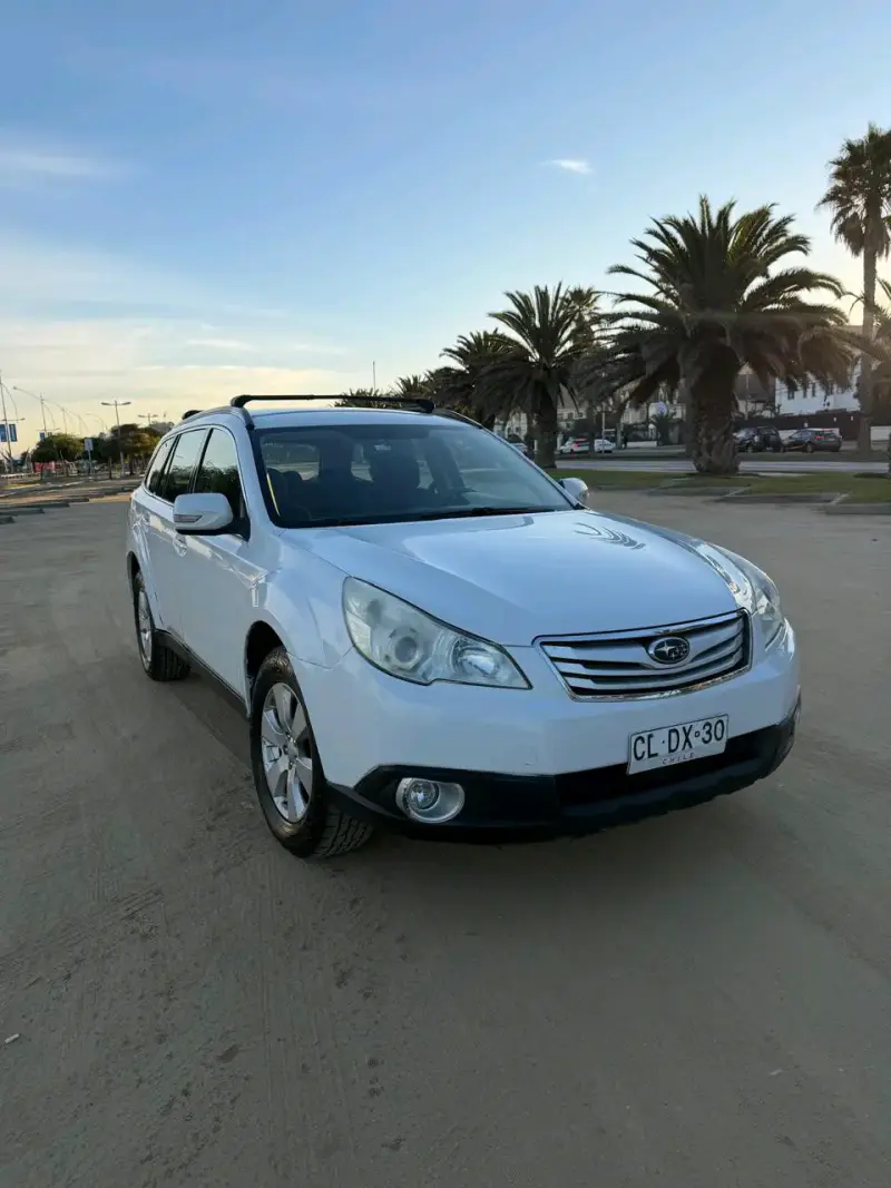 Subaru Outback 2010 en buen estado - 2