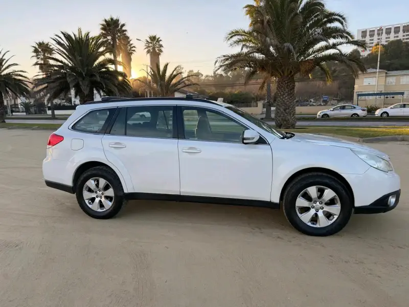Subaru Outback 2010 en buen estado - 4