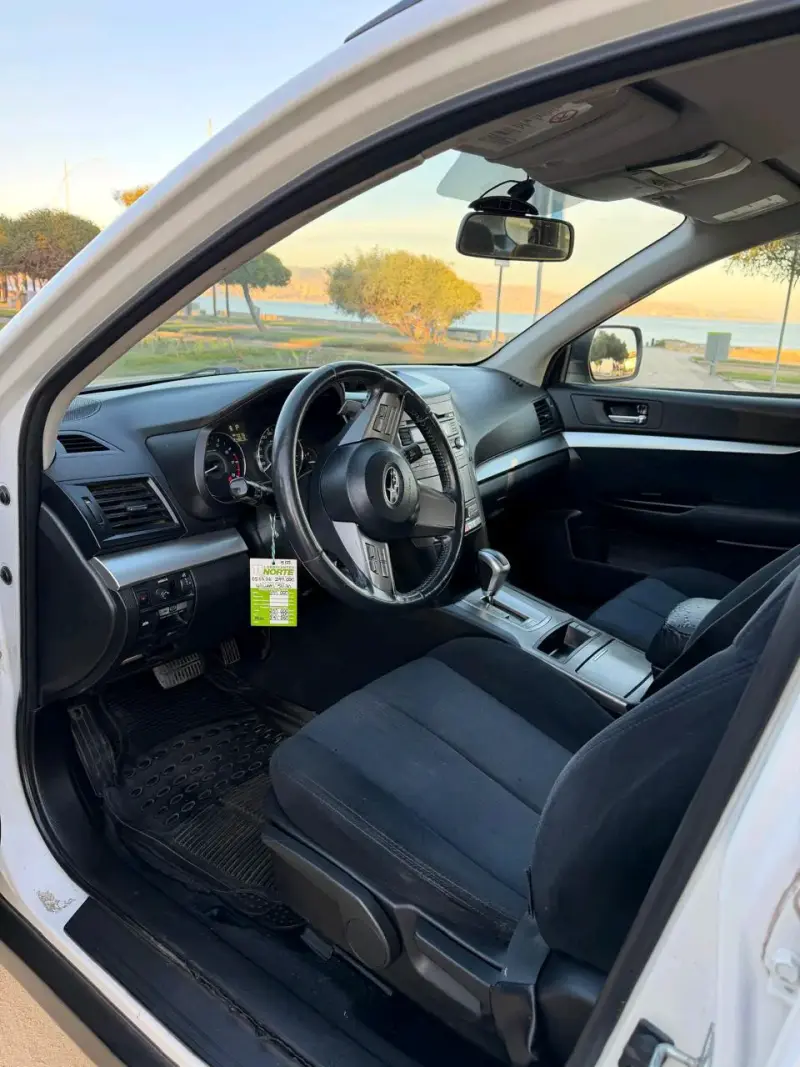 Subaru Outback 2010 en buen estado - 5
